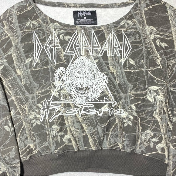 Def Leppard Hysteria 1X Leopard Cropped Oversized Off The Shoulder Sweatshirt - Picture 3 of 12
